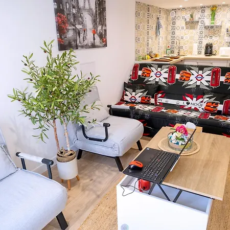 The Silent Lounge,